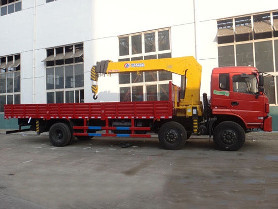 東風特商小三軸隨車吊