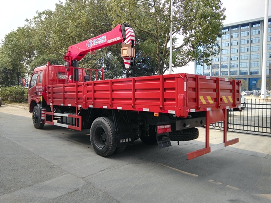 東風多利卡隨車吊