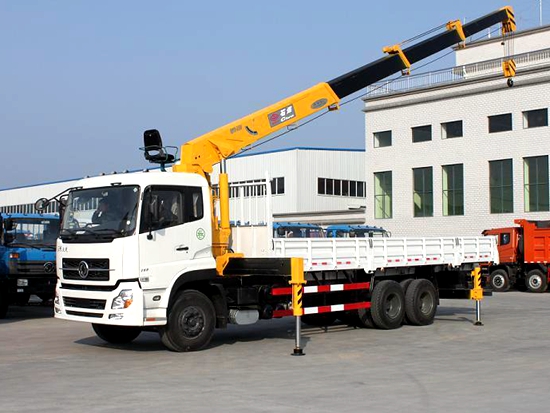 東風天龍后雙橋隨車吊