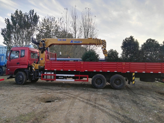 東風新款后雙橋隨車吊