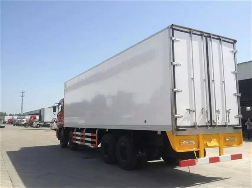 東風天龍平頂 9.6米前四后八