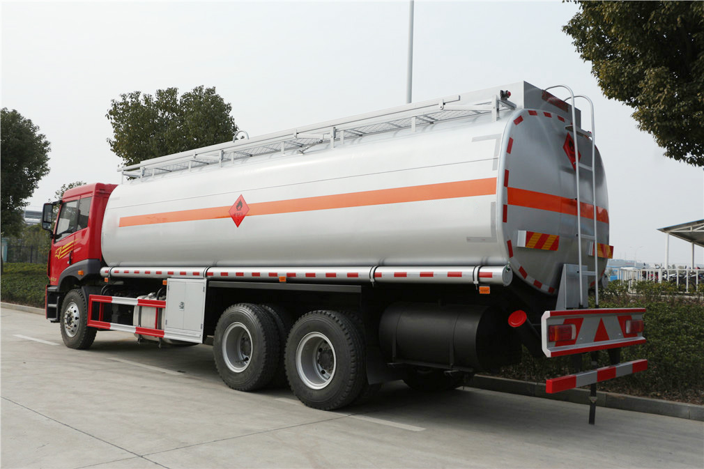 解放后八輪23方運油車