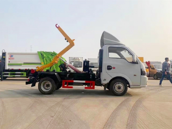 東風(fēng)途逸國六汽油3~4方車廂可卸（鉤臂）式垃圾車