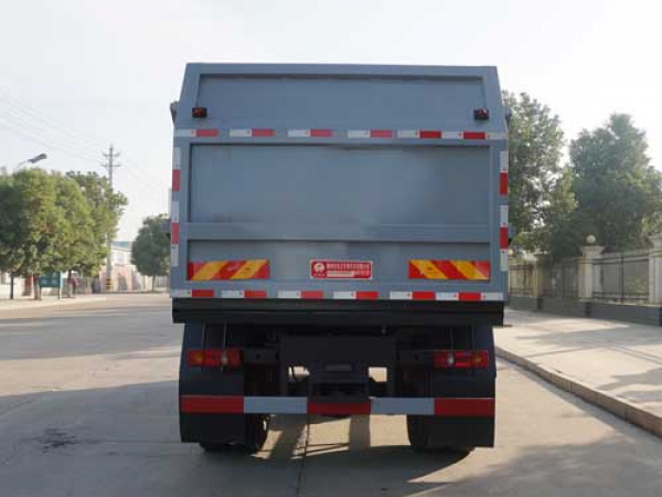 東風小多利卡國六8方壓縮式對接垃圾車