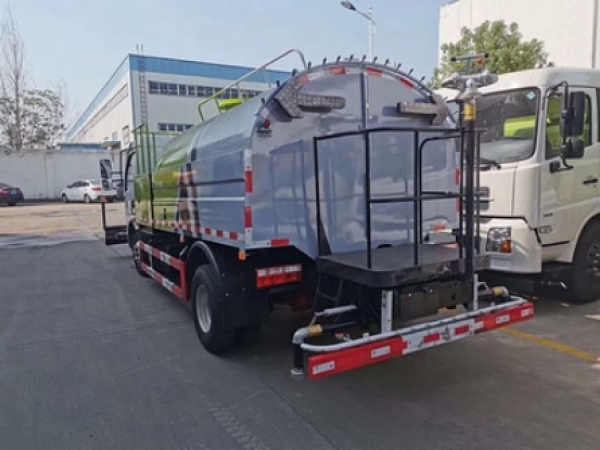 國(guó)六東風(fēng)多利卡高壓清洗車