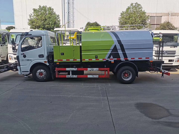 國(guó)六東風(fēng)多利卡高壓清洗車