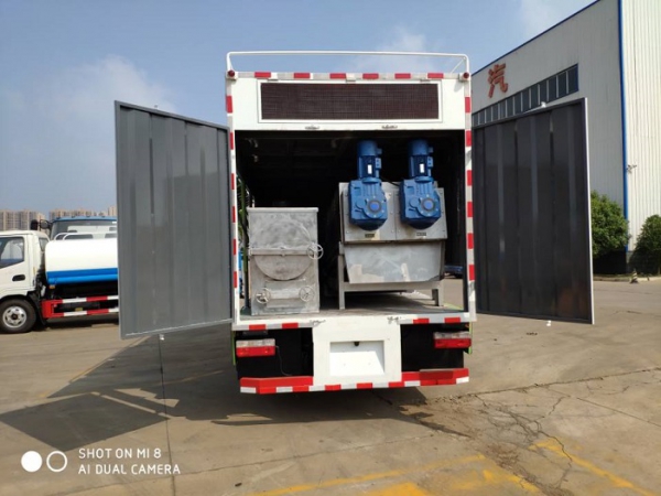 東風D9吸污凈化車