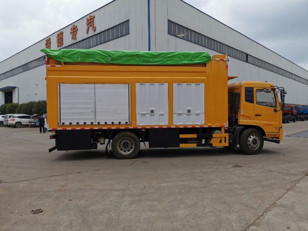 東風(fēng)天錦新型污泥處理車